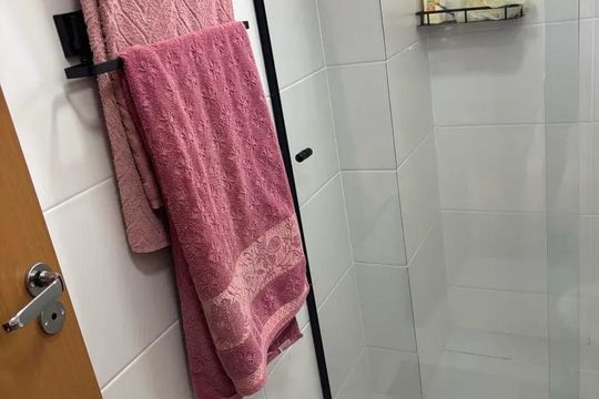 Banheiro de apartamento à venda com 2 quartos, 57m² em Cabral, Contagem