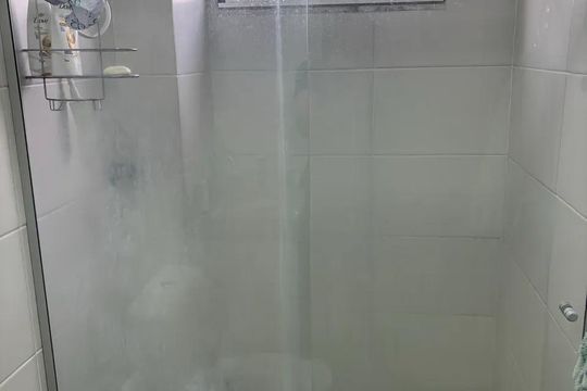 Banheiro de apartamento à venda com 2 quartos, 57m² em Cabral, Contagem