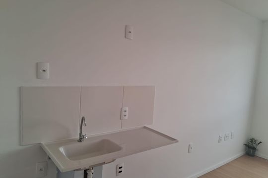 Cozinha de kitnet/studio para alugar com 1 quarto, 17m² em Vila Nilo, São Paulo