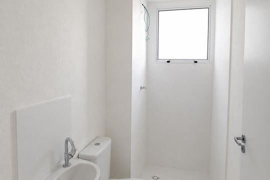 Banheiro de apartamento para alugar com 2 quartos, 42m² em Passo das Pedras, Porto Alegre
