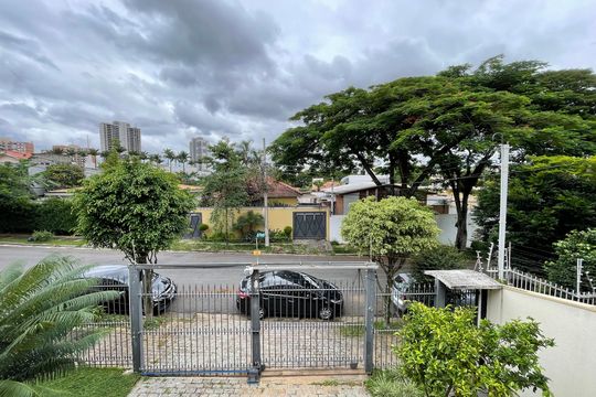 Varanda de casa à venda com 7 quartos, 540m² em Caxingui, São Paulo