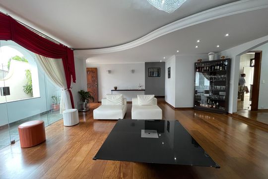 Sala de estar de casa à venda com 7 quartos, 540m² em Caxingui, São Paulo