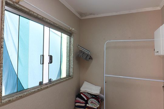 Quarto de Serviço de casa à venda com 4 quartos, 350m² em Bairro dos Casa, São Bernardo do Campo