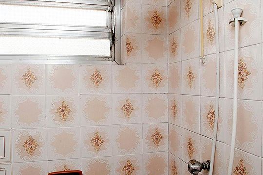 Banheiro de apartamento à venda com 2 quartos, 57m² em Praia de Belas, Porto Alegre