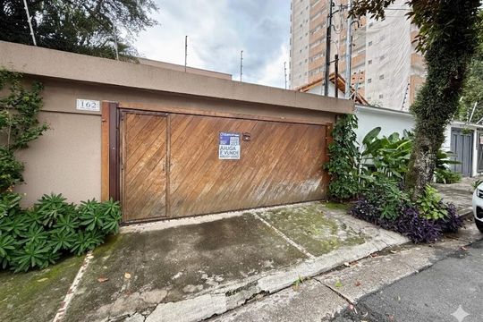 Fachada  de casa à venda com 3 quartos, 350m² em Campo Belo, São Paulo