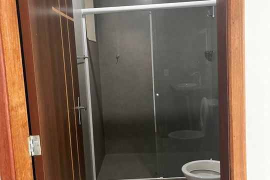 Banheiro de casa de condomínio à venda com 1 quarto, 140m² em Barra Olímpica, Rio de Janeiro