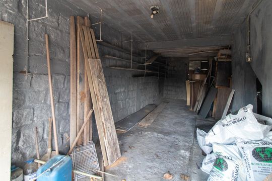 Garagem de casa à venda com 6 quartos, 298m² em Cavalhada, Porto Alegre