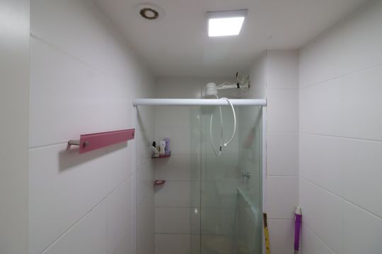 Banheiro de apartamento para alugar com 2 quartos, 39m² em Jardim Boa Vista (zona Oeste), Osasco