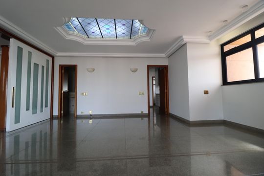 Apartamento para alugar com 3 quartos, 300m² em Centro, Uberlândia
