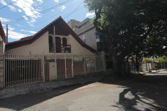 Fachada de casa à venda com 5 quartos, 360m² em Liberdade, Belo Horizonte