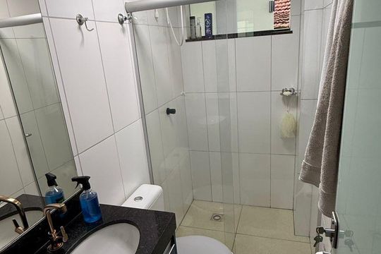 Banheiro de apartamento para alugar com 1 quarto, 38m² em Vila São João, Goiânia