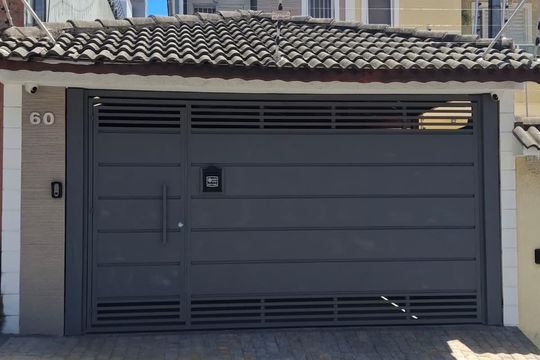 Fachada de casa à venda com 3 quartos, 150m² em Jardim Aida, Guarulhos
