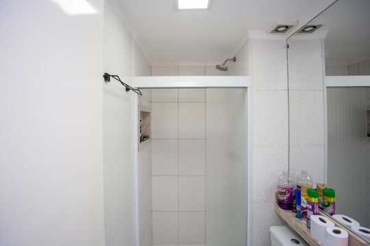 Banheiro de apartamento à venda com 2 quartos, 50m² em Centro, Diadema