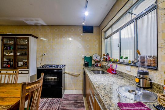 Casa à venda com 3 quartos, 218m² em Vila Linda, Santo André