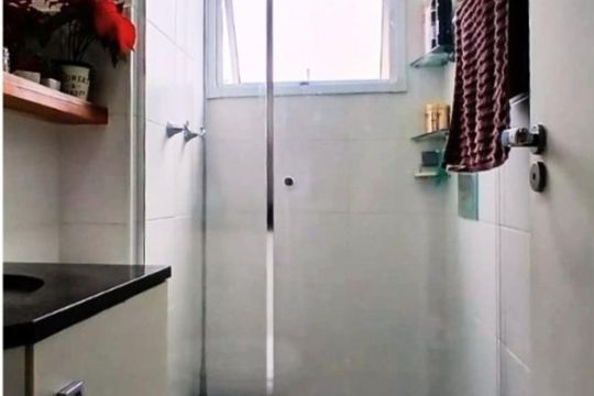 Banheiro de apartamento à venda com 2 quartos, 49m² em Jardim Roberto, Osasco