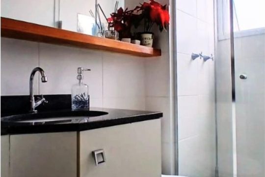 Banheiro de apartamento à venda com 2 quartos, 49m² em Jardim Roberto, Osasco