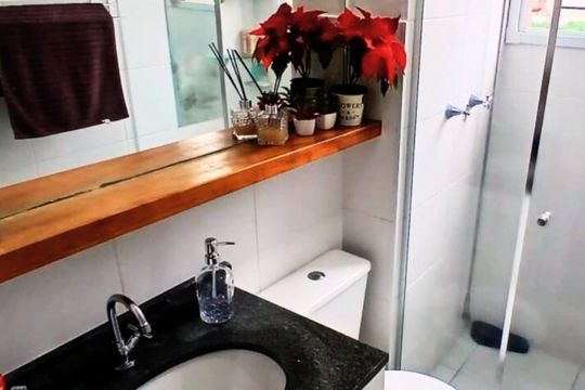 Banheiro de apartamento à venda com 2 quartos, 49m² em Jardim Roberto, Osasco