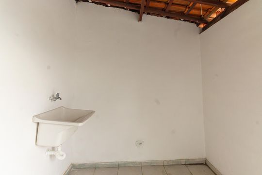 Quarto de Serviço de casa de condomínio para alugar com 2 quartos, 90m² em Vila Aricanduva, São Paulo