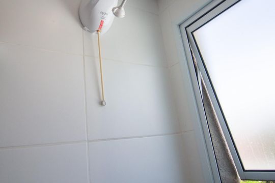 Banheiro  de apartamento para alugar com 2 quartos, 47m² em Vila Carvalho, Sorocaba