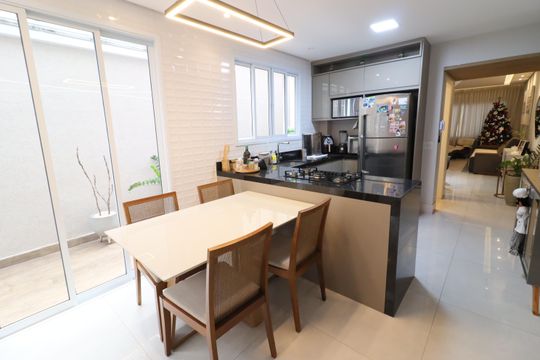 Cozinha de casa à venda com 4 quartos, 230m² em Vila Yara, Osasco