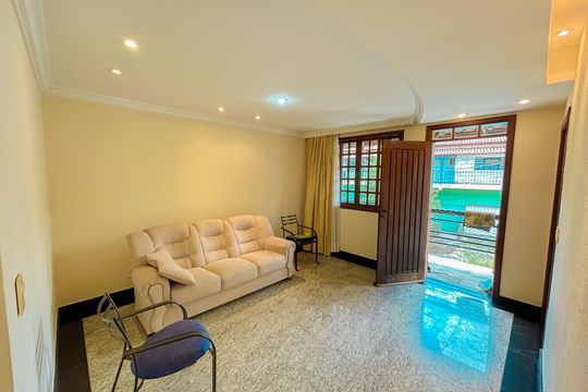 Casa à venda com 4 quartos, 300m² em Heliópolis, Belo Horizonte