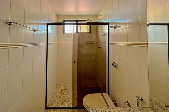 Casa à venda com 4 quartos, 300m² em Heliópolis, Belo Horizonte