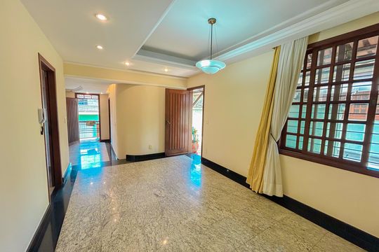 Casa à venda com 4 quartos, 300m² em Heliópolis, Belo Horizonte