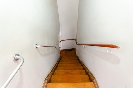 Escada de casa para alugar com 3 quartos, 200m² em Freguesia do Ó, São Paulo