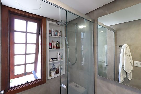 Banheiro da Suíte 2 de apartamento à venda com 4 quartos, 150m² em Boa Vista, Porto Alegre