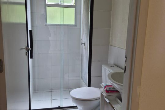 Banheiro de apartamento para alugar com 2 quartos, 42m² em Recanto Vista Alegre, Cotia
