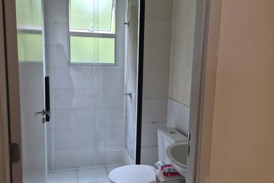 Banheiro de apartamento para alugar com 2 quartos, 42m² em Recanto Vista Alegre, Cotia