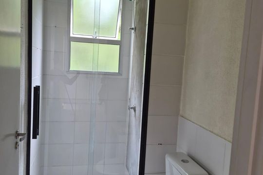 Banheiro de apartamento para alugar com 2 quartos, 42m² em Recanto Vista Alegre, Cotia