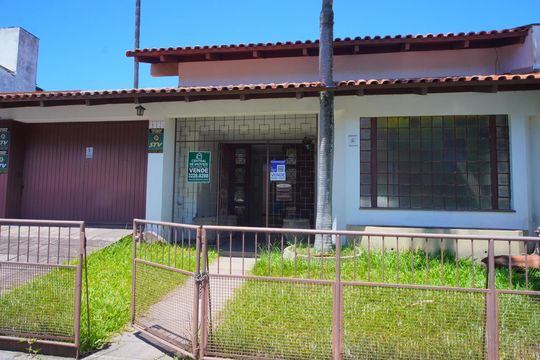 Fachada  de casa à venda com 4 quartos, 280m² em Cidade Baixa, Porto Alegre