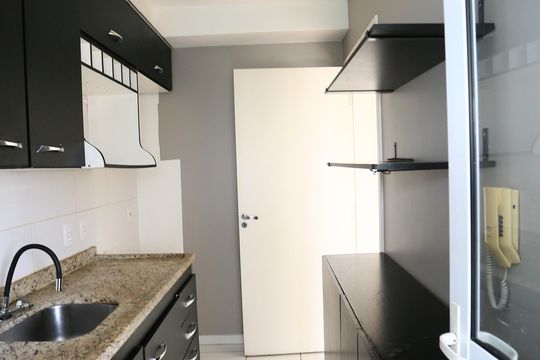 Cozinha de apartamento para alugar com 2 quartos, 58m² em Jardim Henriqueta, Taboão da Serra