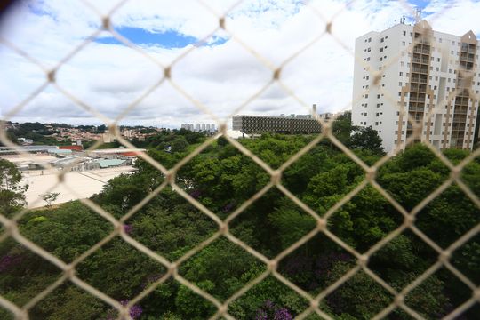 quarto 1 vista de apartamento para alugar com 2 quartos, 58m² em Jardim Henriqueta, Taboão da Serra