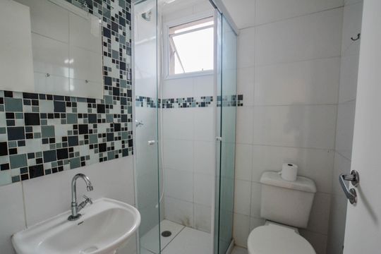 Banheiro de apartamento à venda com 2 quartos, 50m² em Parque Erasmo Assunção, Santo André