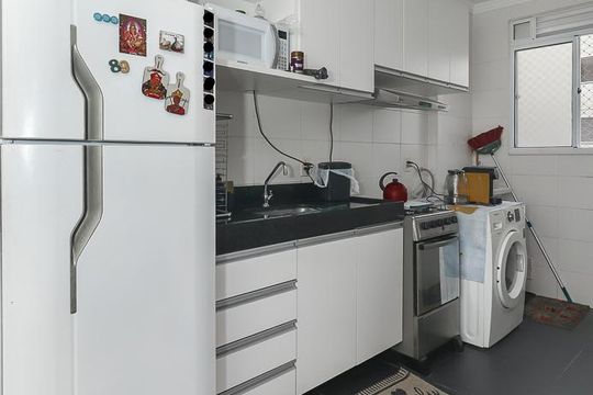Cozinha de apartamento à venda com 2 quartos, 43m² em Morro Santana, Porto Alegre