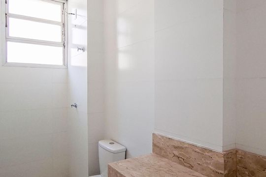 Banheiro da Suíte de apartamento para alugar com 2 quartos, 64m² em Centro, Belo Horizonte