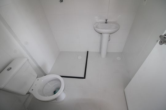 Banheiro de apartamento à venda com 1 quarto, 40m² em Parada Inglesa, São Paulo