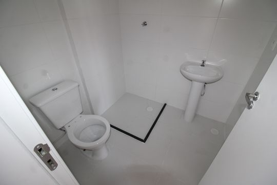 Banheiro de apartamento à venda com 1 quarto, 40m² em Parada Inglesa, São Paulo