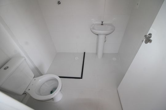Banheiro de apartamento à venda com 1 quarto, 40m² em Parada Inglesa, São Paulo