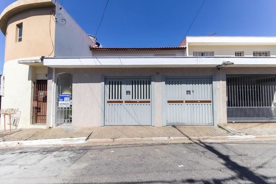Fachada de casa à venda com 4 quartos, 205m² em Jardim Pedro José Nunes, São Paulo