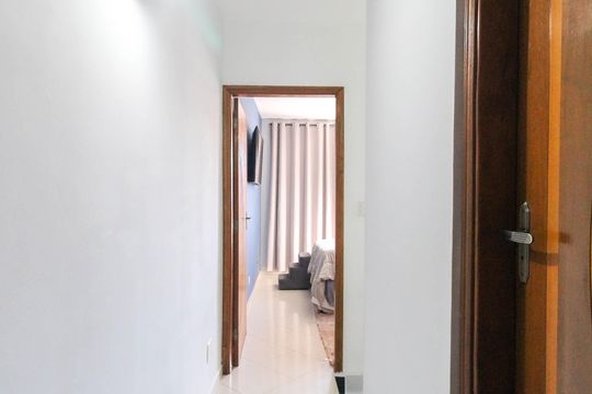 Corredor Casa 2 de casa à venda com 4 quartos, 205m² em Jardim Pedro José Nunes, São Paulo