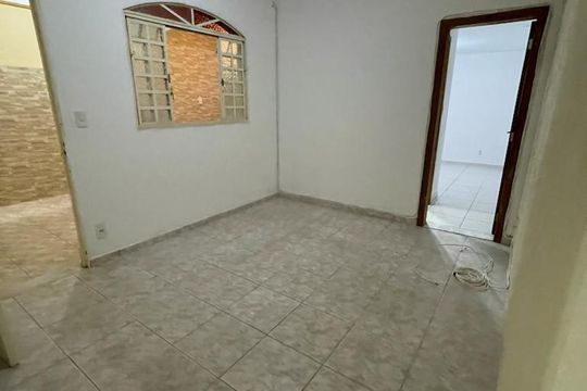 Quarto 1 de casa para alugar com 3 quartos, 300m² em Ouro Minas, Belo Horizonte