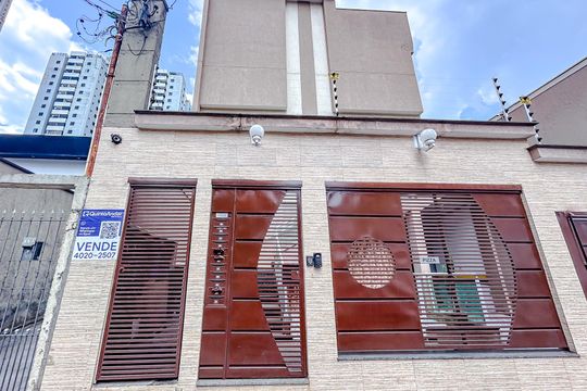 Fachada com Plaquinha de casa de condomínio para alugar com 2 quartos, 116m² em Vila Esperança, São Paulo