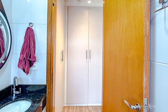 Banheiro da Suíte 2 de casa de condomínio para alugar com 2 quartos, 116m² em Vila Esperança, São Paulo