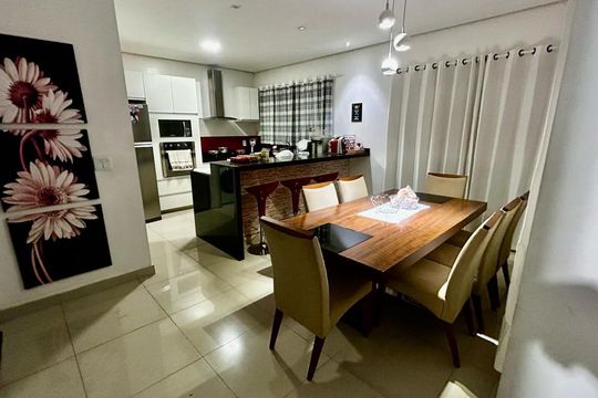 Sala de casa à venda com 3 quartos, 121m² em Aglomeração Urbana de Jundiaí, Jundiaí