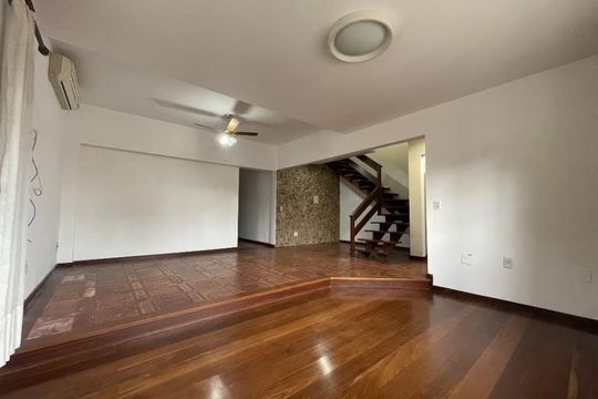 Casa à venda com 6 quartos, 486m² em Partenon, Porto Alegre