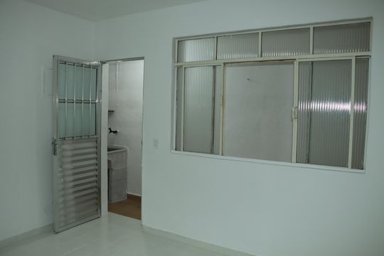Casa para alugar com 1 quarto, 40m² em Jardim Irapiranga, Embu das Artes