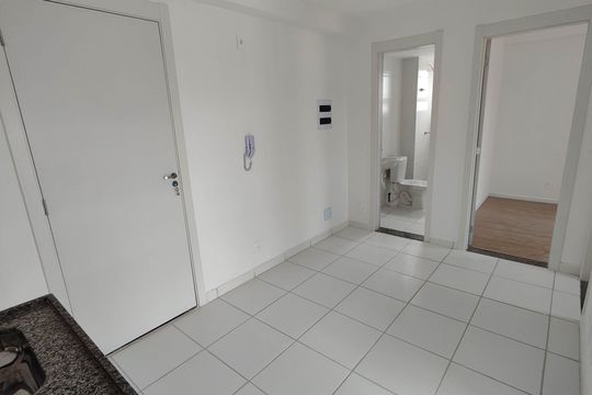 Sala e cozinha de apartamento para alugar com 2 quartos, 34m² em Vila Brasil, São Paulo